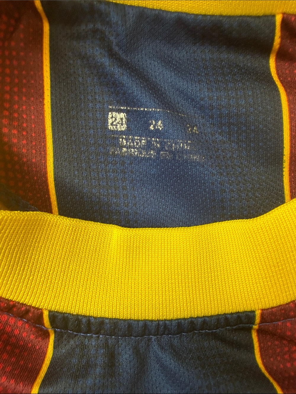 Lionel Messi #10 FC Barcelona Home Jersey - Blue & Red - Picture 4 of 7